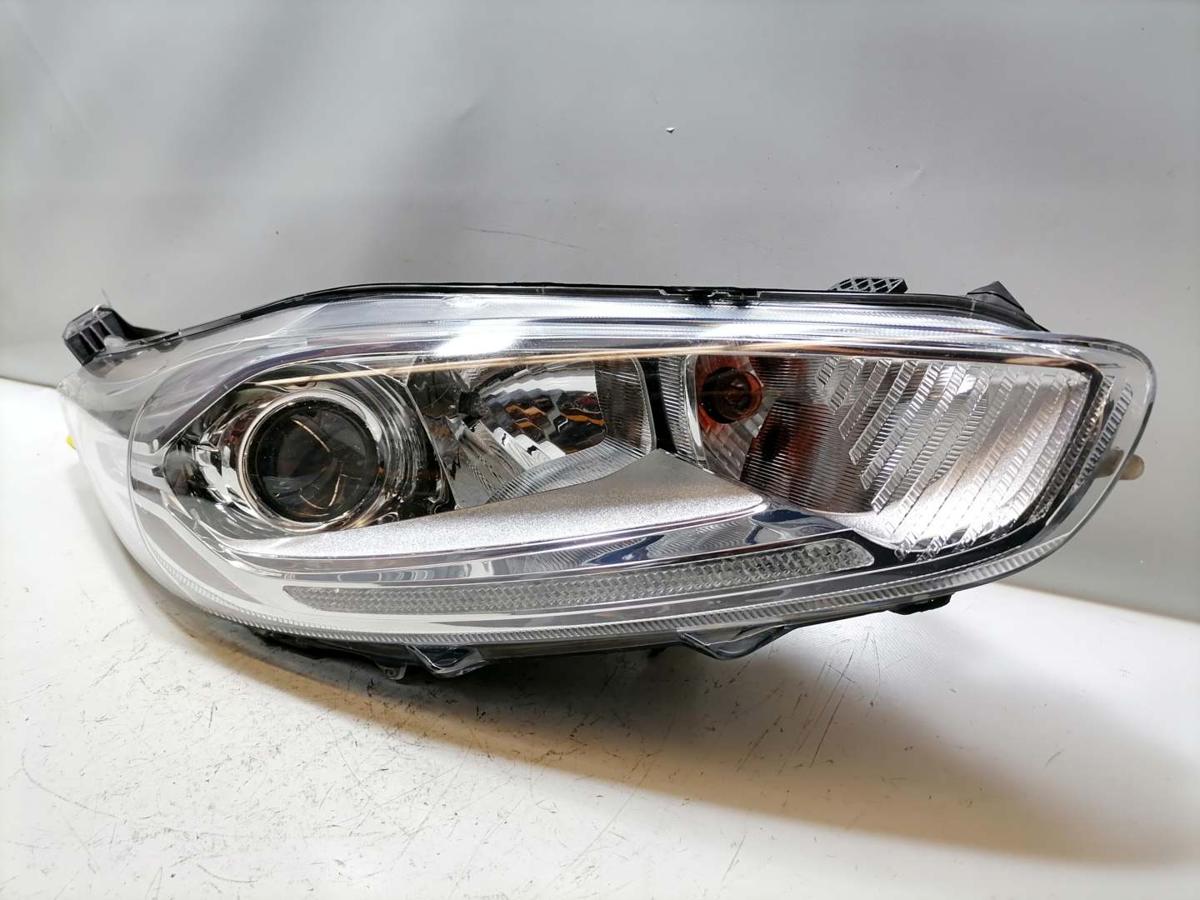 Ford Fiesta original Scheinwerfer vorn rechts Halogen mit LED Tagfahrlicht Bj.2016